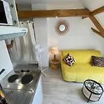 Esprit Jaune - Cosy Salengro - Sauna & Sport Club